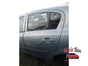 Używane Drzwi lewe tylne wersja 4-drzwiowa Opel Corsa D 1.4 16V Twinport Cena na żądanie oferowane przez Rooie Ben autodemontage
