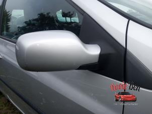 Used Wing mirror, right Renault Clio III (BR/CR) 1.6 16V Price € 25,00 Margin scheme offered by Rooie Ben autodemontage