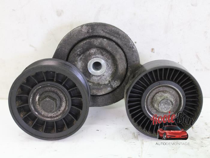 Usados Rodillo tensor correa múltiple Jeep Grand Cherokee (WH/WK) 3.7i 4x2 Precio € 15,00 Norma de margen ofrecido por Rooie Ben autodemontage