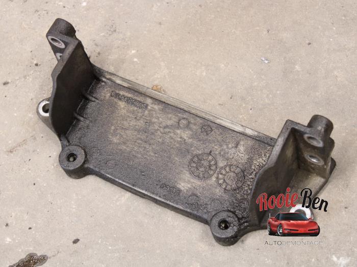 Usagé Support moteur Jeep Grand Cherokee (WH/WK) 3.7i 4x2 Prix € 25,00 Règlement à la marge proposé par Rooie Ben autodemontage