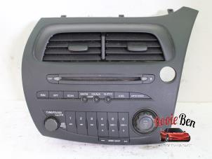 Used Radio CD player Honda Civic (FK/FN) 2.0i Type R VTEC 16V Price on request offered by Rooie Ben autodemontage