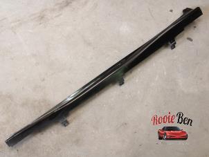 Used Side skirt, left Honda Civic (FK/FN) 2.0i Type R VTEC 16V Price on request offered by Rooie Ben autodemontage