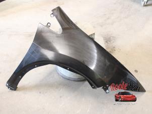 Used Front wing, right Honda Civic (FK/FN) 2.0i Type R VTEC 16V Price on request offered by Rooie Ben autodemontage