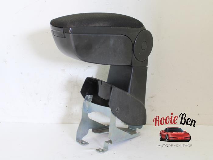 Armrest from a Citroën C3 (SC) 1.6 HDi 92 2011