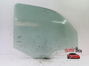 Used Door window 4-door, front right Dodge Nitro 2.8 CRD 16V 4x4 Price on request offered by Rooie Ben autodemontage