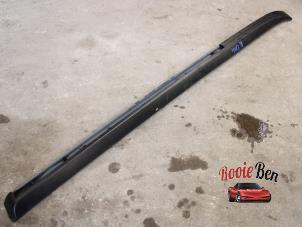 Used Roof rail, right Dodge Nitro 2.8 CRD 16V 4x4 Price on request offered by Rooie Ben autodemontage