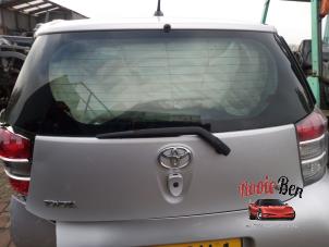 Używane Tylna klapa Toyota iQ 1.0 12V VVT-i Cena na żądanie oferowane przez Rooie Ben autodemontage
