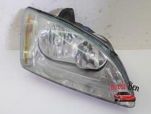 Used Headlight, right Ford Focus 2 1.6 16V Price on request offered by Rooie Ben autodemontage