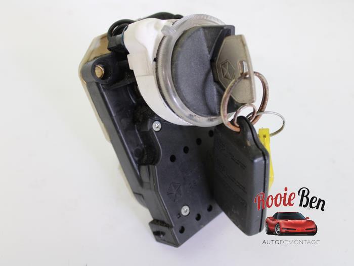 Używane Stacyjka + Kluczyk Jeep Grand Cherokee (WG/WJ) 5.2i V8 Cena € 100,00 Procedura marży oferowane przez Rooie Ben autodemontage