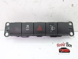 Usagé Bouton de warning Jeep Patriot (MK74) 2.2 CRD 16V 4x4 Prix sur demande proposé par Rooie Ben autodemontage