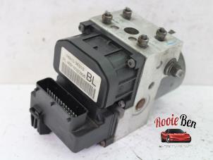 Used ABS pump Kia Sorento I (JC) 3.5 V6 24V Price € 150,00 Margin scheme offered by Rooie Ben autodemontage
