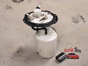 Used Electric fuel pump Kia Rio III (UB) 1.1 CRDi VGT 12V Price on request offered by Rooie Ben autodemontage