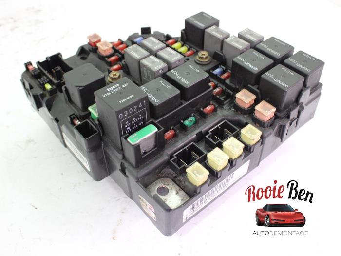 Fuse box Cadillac CTS I 3.2 V6 24V P25743733 OEM