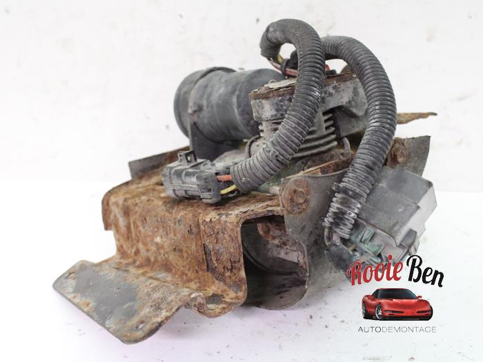 Luftpump (fjädring) från en Chevrolet Trans Sport 3.4 V6 2001