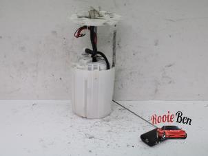 Used Electric fuel pump Ssang Yong Tivoli 1.6 e-XGi 16V 4WD Price on request offered by Rooie Ben autodemontage