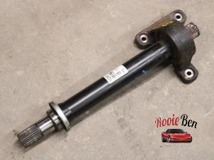 Used Front drive shaft, right Ssang Yong Tivoli 1.6 e-XGi 16V 4WD Price on request offered by Rooie Ben autodemontage