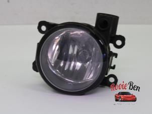 Used Fog light, front left Renault Clio IV Estate/Grandtour (7R) 0.9 Energy TCE 90 12V Price on request offered by Rooie Ben autodemontage