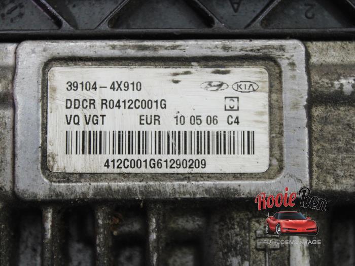 Engine management computer from a Kia Carnival/Grand Carnival 3 2.9 CRDi 16V VGT 2006