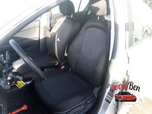 Used Seats + rear seat (complete) Hyundai i20 1.2i 16V Price on request offered by Rooie Ben autodemontage