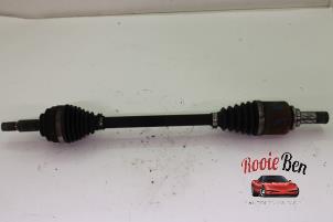 Used Front drive shaft, left Renault Clio IV Estate/Grandtour (7R) 0.9 Energy TCE 90 12V Price on request offered by Rooie Ben autodemontage