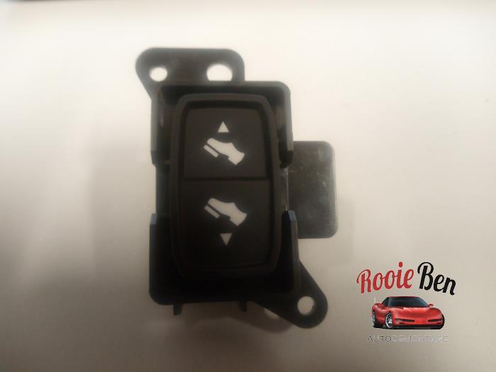 Używane Przelacznik Dodge 1500 Crew Cab (DS) 5.7 Hemi V8 4x4 Cena na żądanie oferowane przez Rooie Ben autodemontage