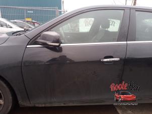 Used Door 4-door, front left Chevrolet Malibu 2.0 D 16V Price on request offered by Rooie Ben autodemontage