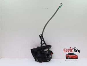 Used Rear door lock mechanism 4-door, left Ford Mondeo IV Wagon 2.0 16V Price on request offered by Rooie Ben autodemontage