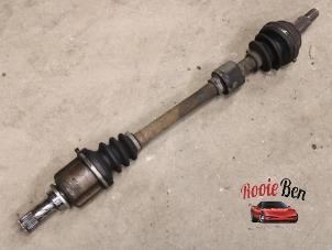 Used Front drive shaft, left Renault Clio IV (5R) 1.5 Energy dCi 90 FAP Price on request offered by Rooie Ben autodemontage