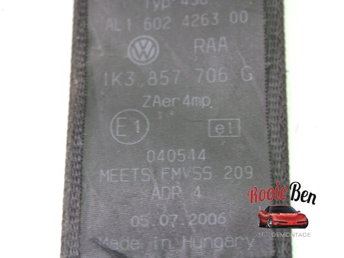 Front seatbelt, right from a Volkswagen Golf V (1K1) 1.6 FSI 16V 2006