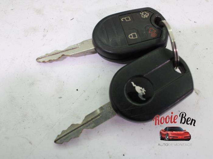Zündschloss+Schlüssel van een Ford (USA) Mustang V 5.0 GT V8 32V 2012