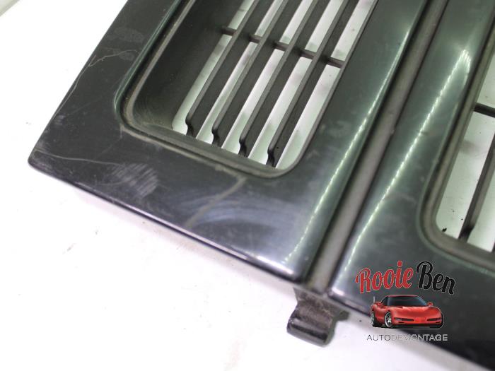 Grille from a Jeep Grand Cherokee (ZJ) 4.0i 1995