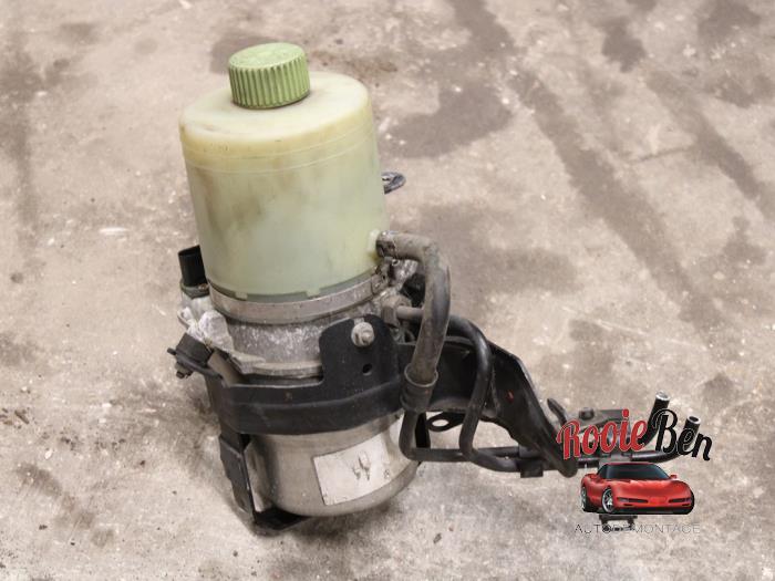 Power steering pump from a Audi A2 (8Z0) 1.4 TDI 2003
