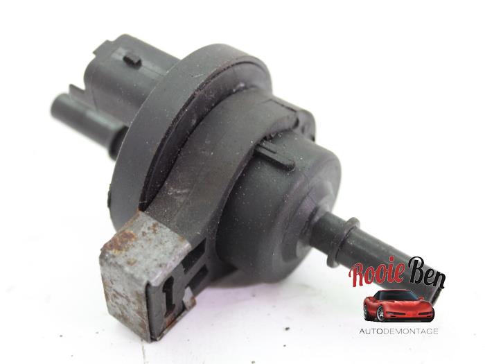 Vacuum valve from a Renault Wind (EN/E4) 1.2 16V TCE 2010
