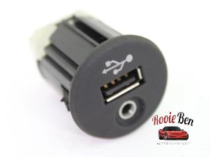Usados Conexión AUX-USB Nissan Qashqai (J10) 1.6 16V Precio de solicitud ofrecido por Rooie Ben autodemontage