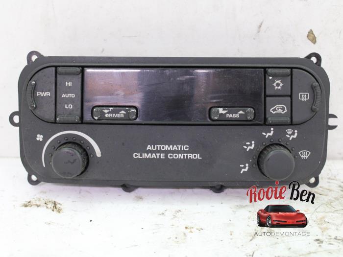 Panel de control de calefacción de un Chrysler Voyager/Grand Voyager (RG) 2.8 CRD 16V Autom. 2006