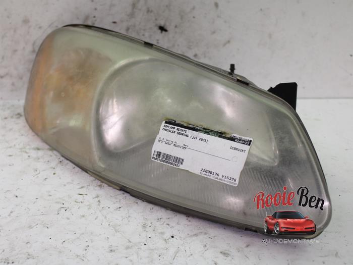 Używane Reflektor prawy Chrysler Sebring (JR) 2.7 V6 24V Cena € 30,00 Procedura marży oferowane przez Rooie Ben autodemontage