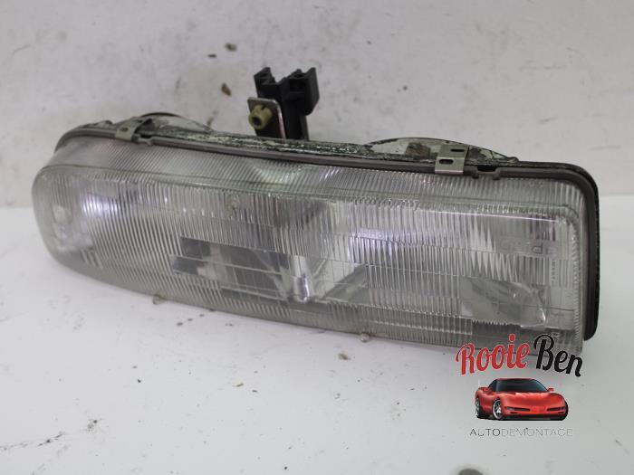 Używane Reflektor prawy Buick Regal 3.8 Cena € 25,00 Procedura marży oferowane przez Rooie Ben autodemontage