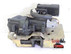 Used Tailgate lock mechanism Chrysler Voyager/Grand Voyager (RG) 2.4 16V Price on request offered by Rooie Ben autodemontage