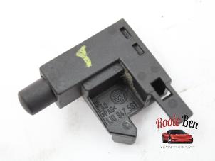 Used Parking brake switch Volkswagen Polo IV (9N1/2/3) 1.4 TDI 70 Price on request offered by Rooie Ben autodemontage