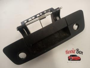 Gebrauchte Heckklappengriff Dodge 1500 Crew Cab (DS) 5.7 Hemi V8 4x4 Preis auf Anfrage angeboten von Rooie Ben autodemontage