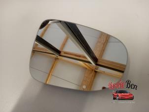 Used Mirror glass, right Volkswagen Touran (1T3) 2.0 TDI 16V 140 Price on request offered by Rooie Ben autodemontage