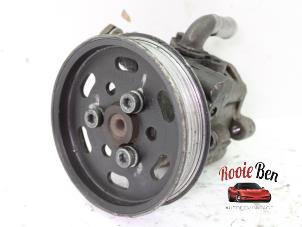 Used Power steering pump Volkswagen Caddy III (2KA,2KH,2CA,2CH) 2.0 SDI Price on request offered by Rooie Ben autodemontage