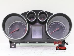 Ignition lock + computer from a Opel Insignia 2.0 CDTI 16V 130 Ecotec 2009