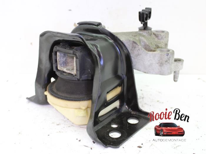 Used Engine mount Renault Captur I (2R) 1.2 TCE 16V EDC Price € 25,00 Margin scheme offered by Rooie Ben autodemontage
