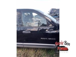 Usagé Portière 4portes avant droite Dodge Ram 3500 Standard Cab (DR/DH/D1/DC/DM) 5.7 V8 Hemi 1500 4x2 Prix sur demande proposé par Rooie Ben autodemontage