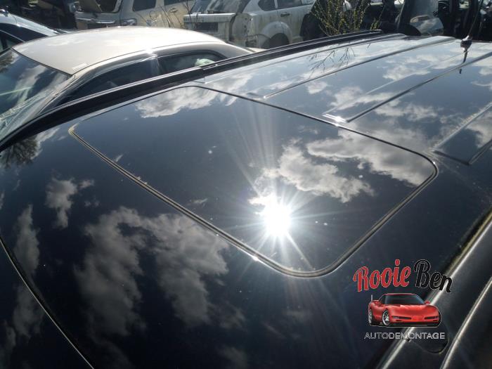Używane Szyberdach Dodge Nitro 2.8 CRD 16V 4x4 Cena € 150,00 Procedura marży oferowane przez Rooie Ben autodemontage