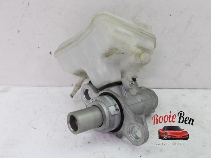 Used Master cylinder Porsche Macan (95B) 3.6 V6 24V Turbo Price € 50,00 Margin scheme offered by Rooie Ben autodemontage