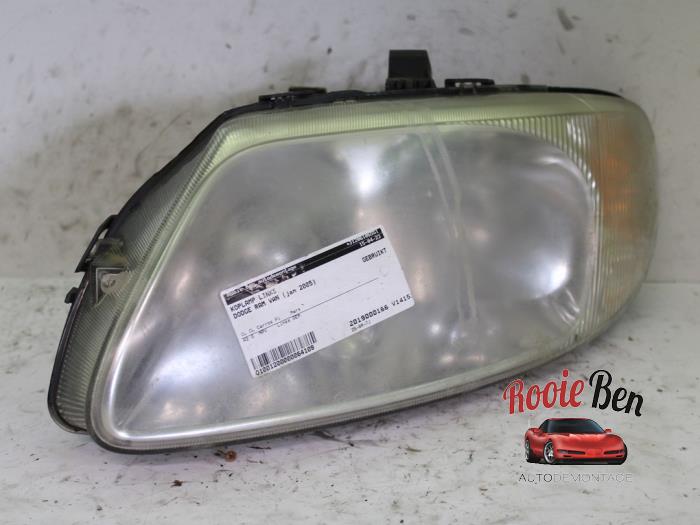 Używane Reflektor lewy Dodge Ram Van 2.5 CRD Cena € 25,00 Procedura marży oferowane przez Rooie Ben autodemontage