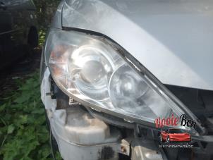Used Headlight, right Mazda 5 (CR19) 2.0 CiDT 16V High Power Price on request offered by Rooie Ben autodemontage