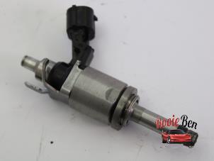 Used Injector (petrol injection) Renault Captur (2R) 1.2 TCE 16V EDC Price on request offered by Rooie Ben autodemontage